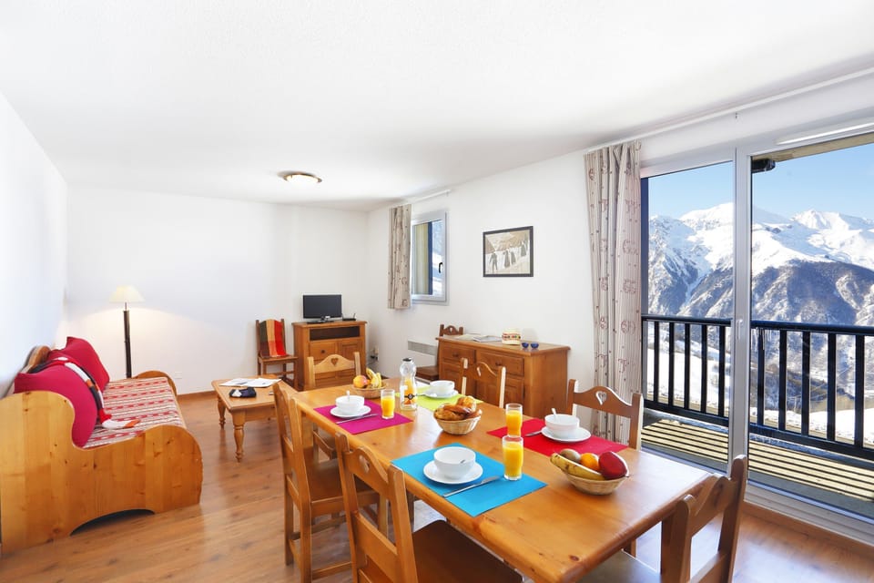 Come and stay in our cozy and bright 2 bedroom apartment in Peyragudes!