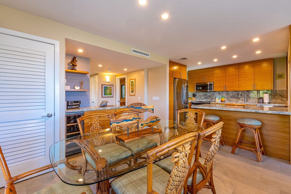 Dining for six in this beautifully updated kitchen!
