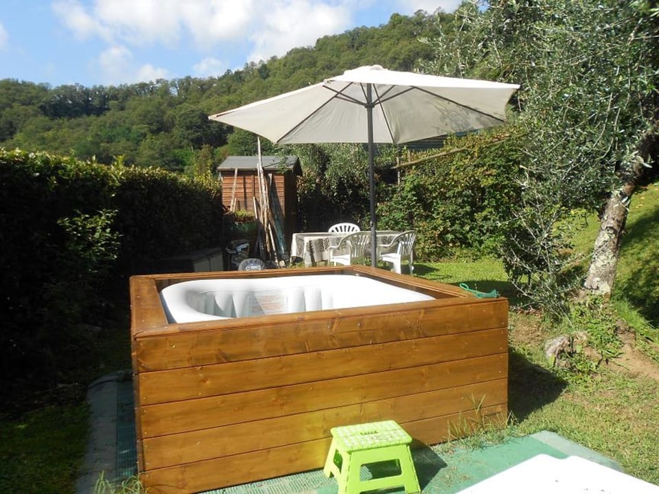 Garden, Hot Tub