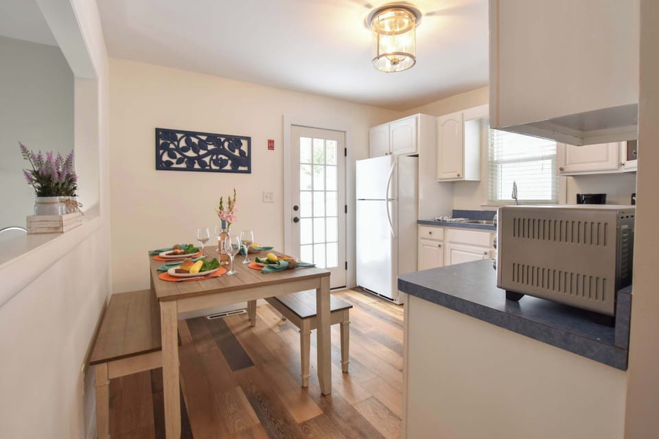 Eat-in Kitchen