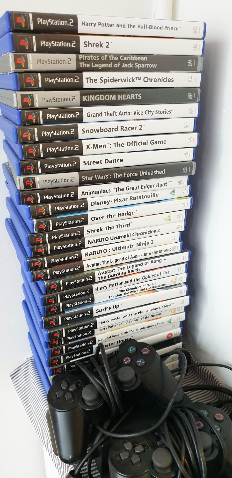 A lot of PS2 games to choose from. Suitable for 2. 
