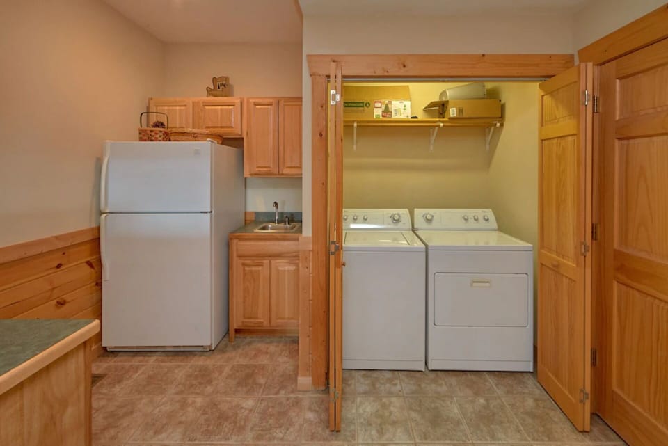 Kitchenette & Laundry