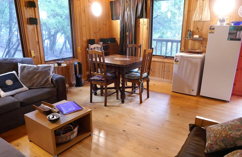 loungeroom
