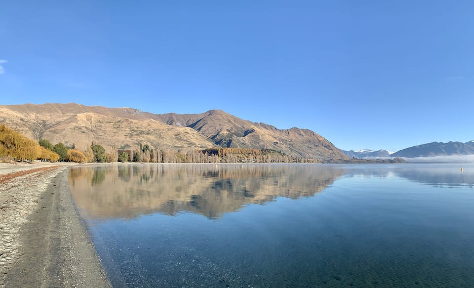 Wanaka offers beautiful Lake views, n matter the season.