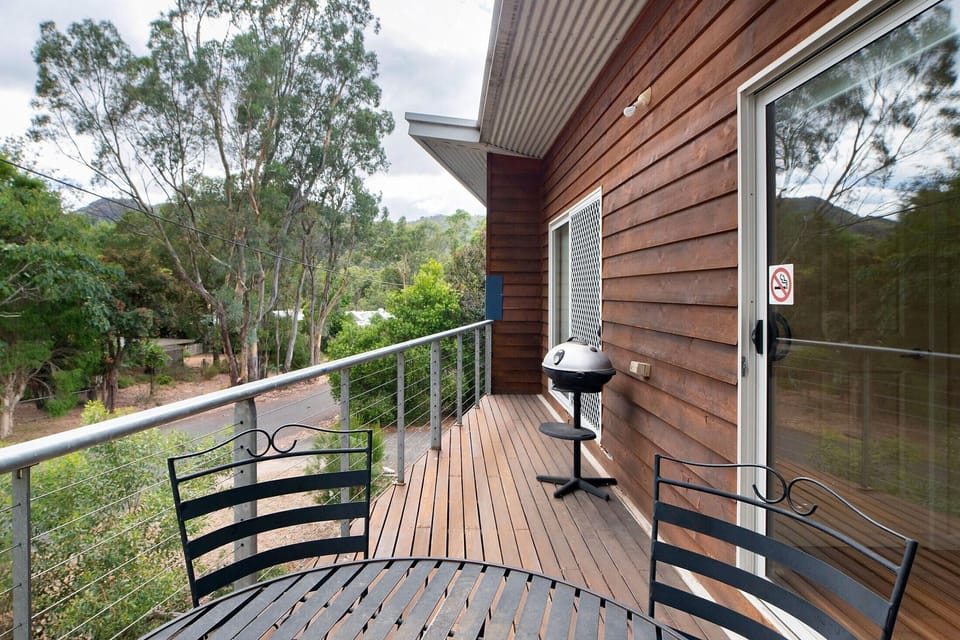 Apsley Retreat Deck: Unwind with scenic views. Your perfect escape awaits.