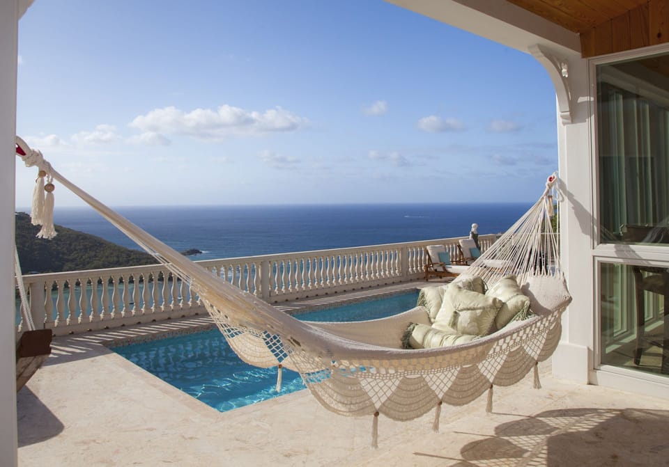 Enjoy the breezes from our luxurious hammock- Ever changing colors of Fish Bay