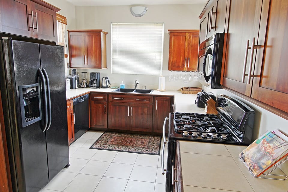 We have a large modern kitchen with all the utensils and bakeware you expect