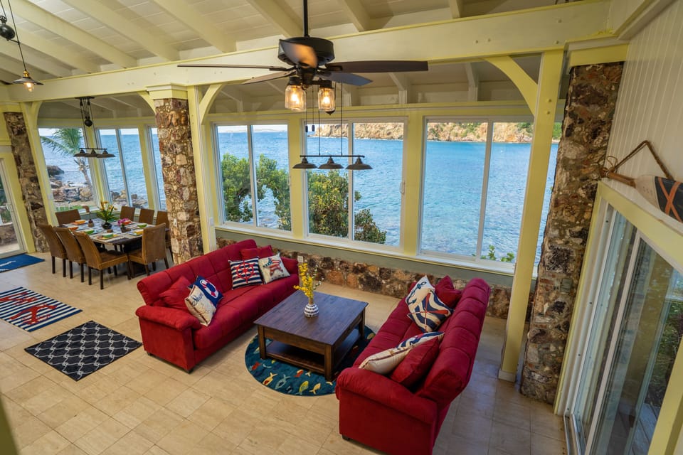 Great Room with glass surround.  Full views and sounds of the surf below.
A/C.