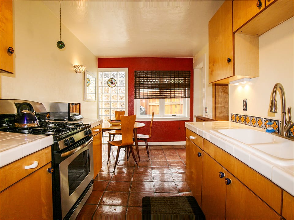 Fully Equipped Kitchen: microwave, coffee maker, blender,