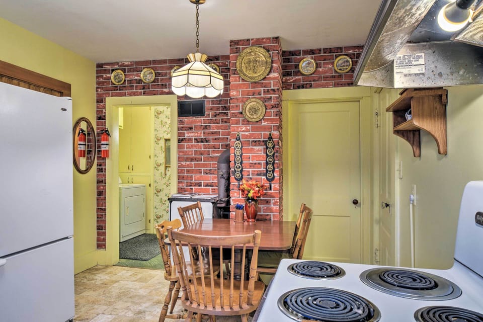 Make delicious meals in the well-equipped kitchen.