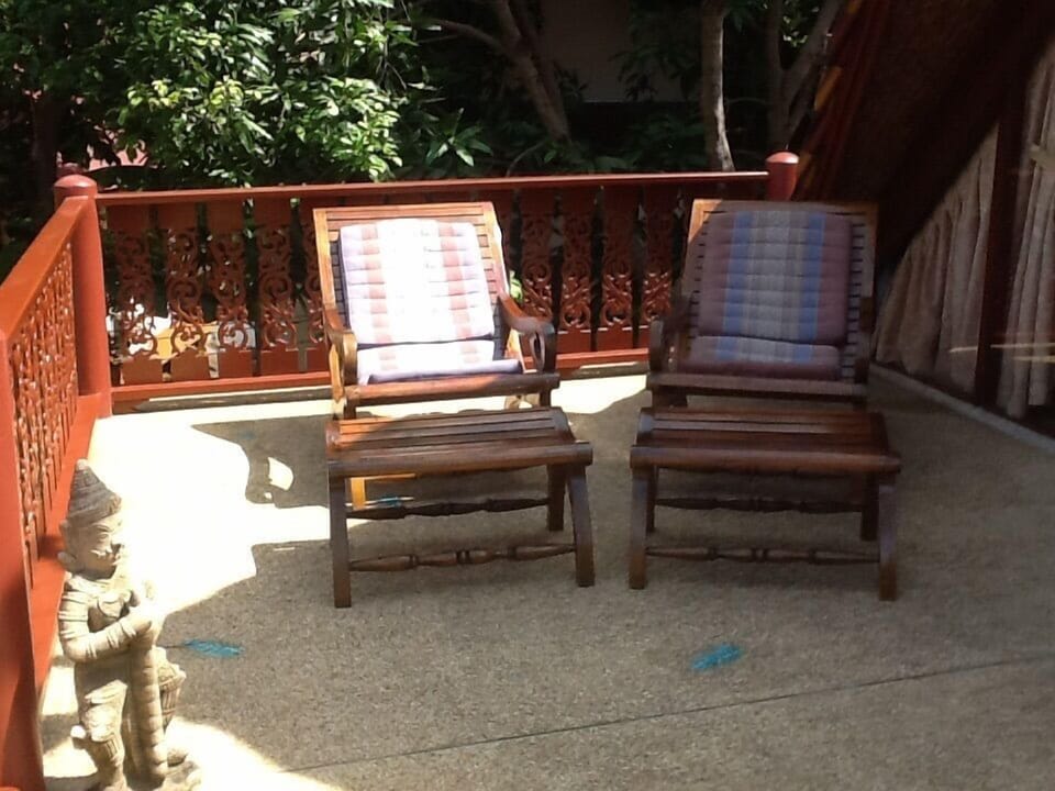 Upper Balcony....two massage chairs and footstools. wonderful for stargazing 