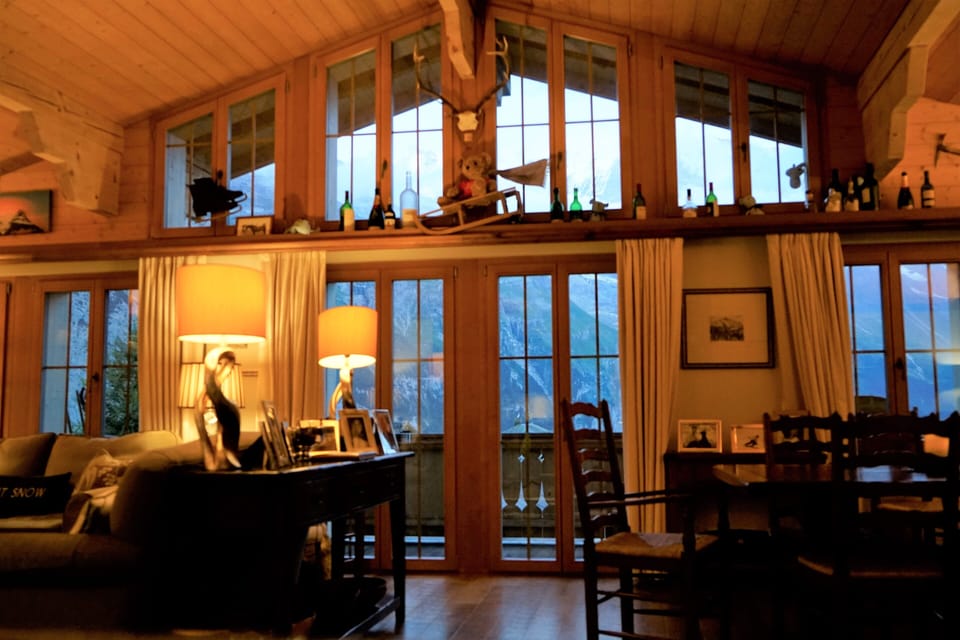 2nd floor sitting/dining room with amazing uninterrupted views