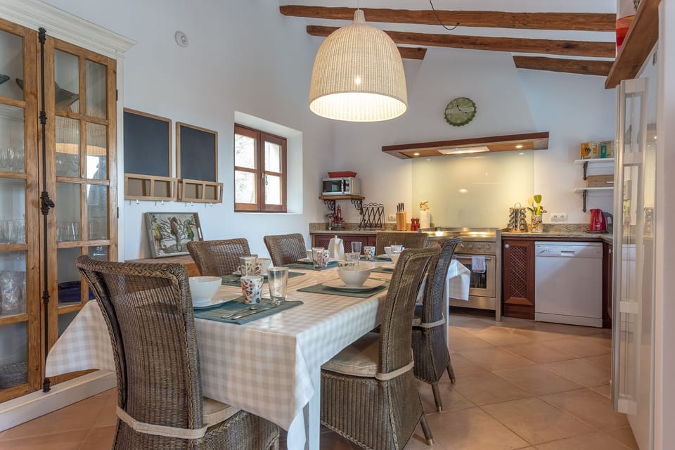 Fully fitted kitchen