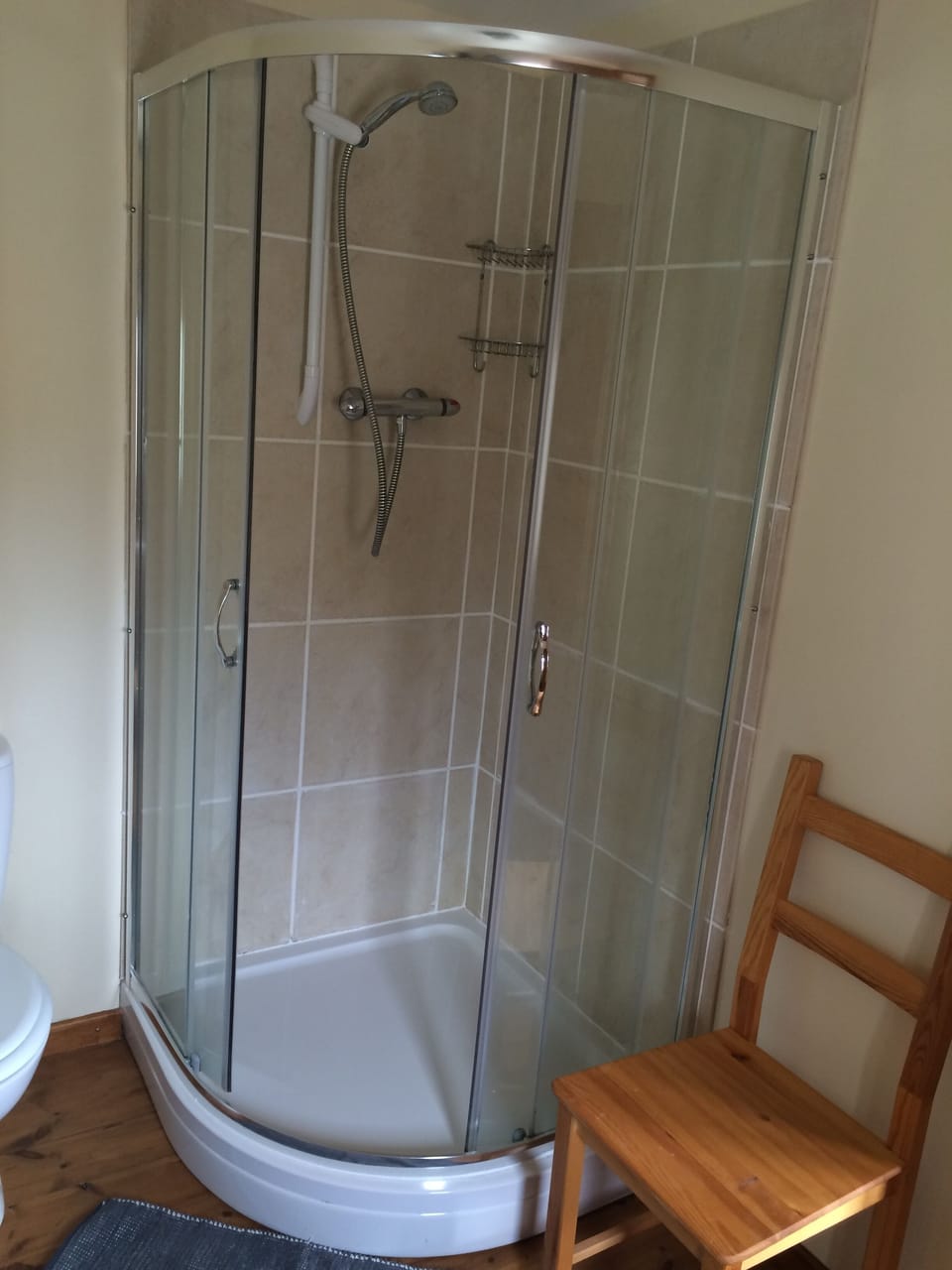 Powerful shower with plenty of space!