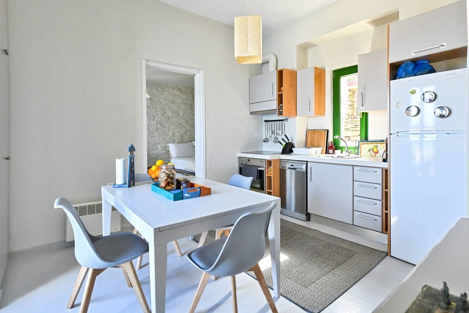 The kitchen and dining area