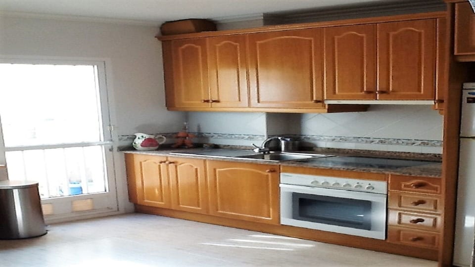 Fully equipped Family style Open Plan Kitchen 