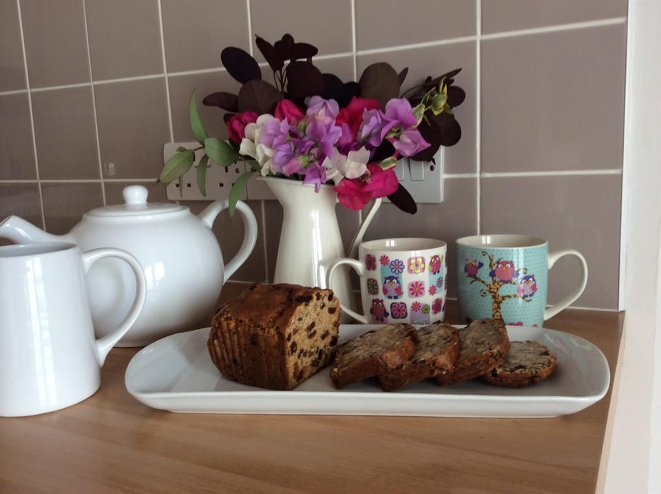 Welcome to Y Cartws. Homemade Barabrith for you on your arrival.