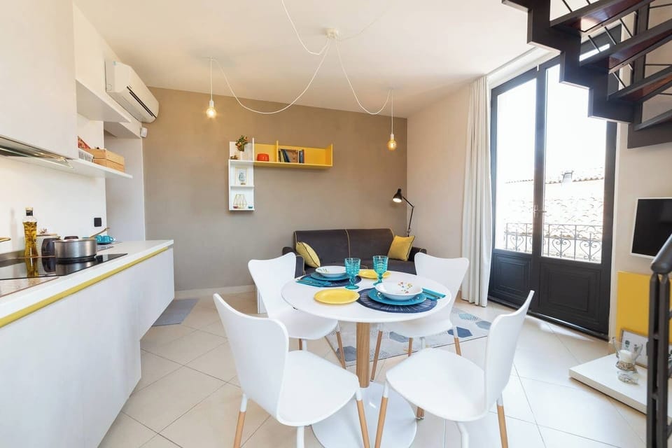 Suite Apartment Cavour in the hearth of RIPOSTO - Only available with "SunTripSicily"