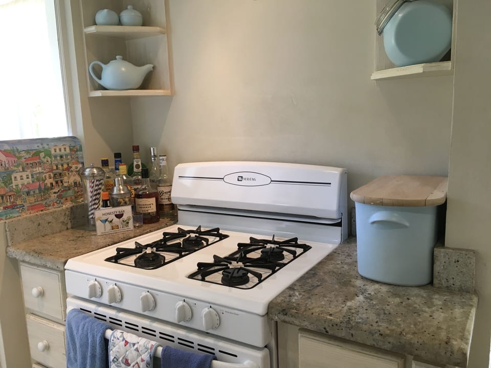 Kitchen - Oven & Honesty Bar!