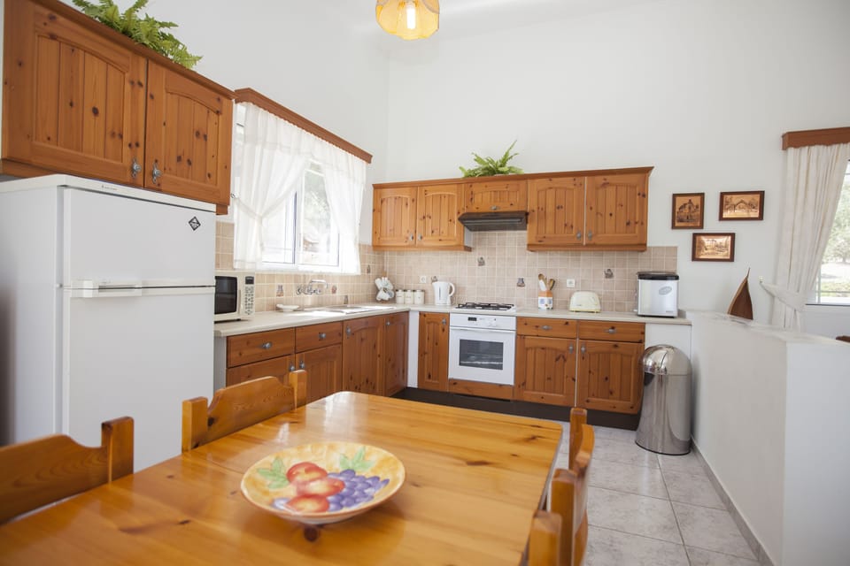 Kitchen area fully equipped.
