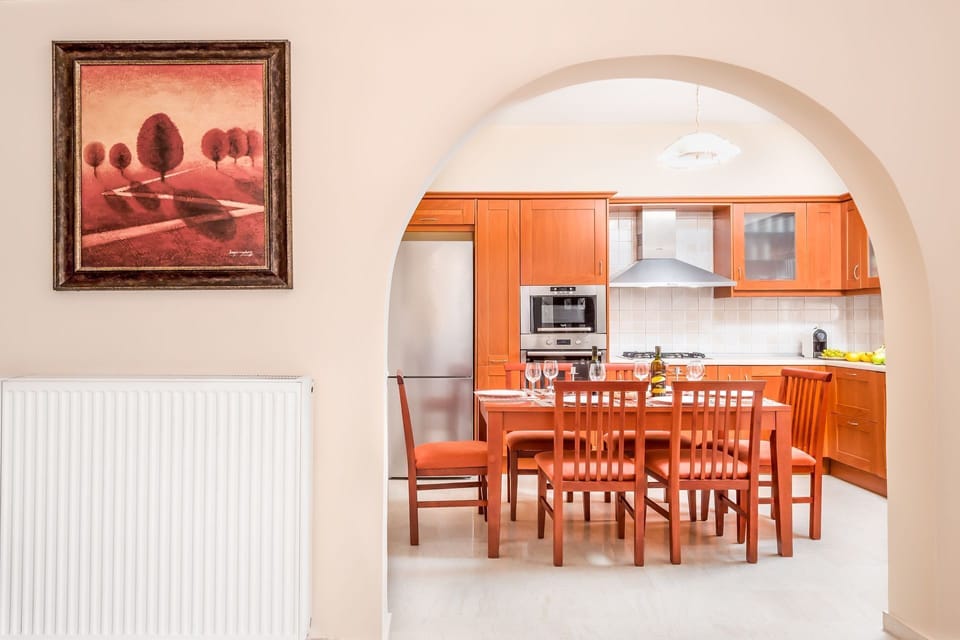 Dining Room, Kitchen