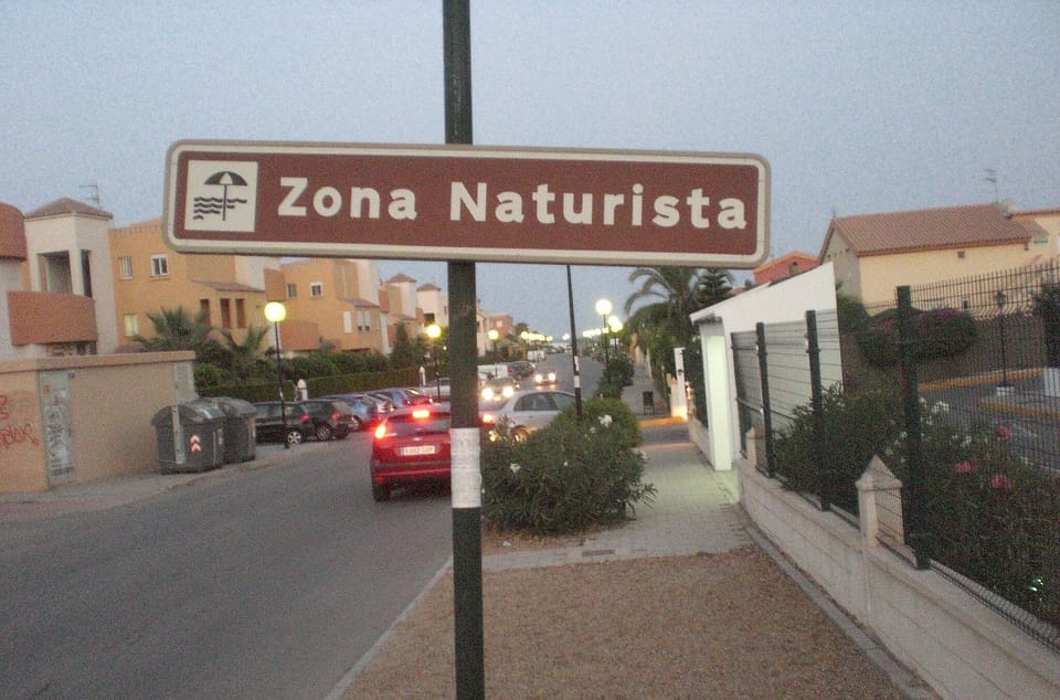 Zona Naturista Vera Playa, road leads to the beach