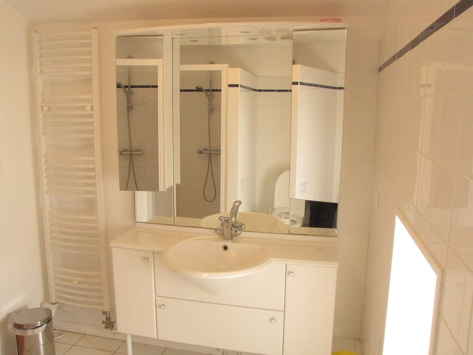 Upstairs bathroom 'Small House'