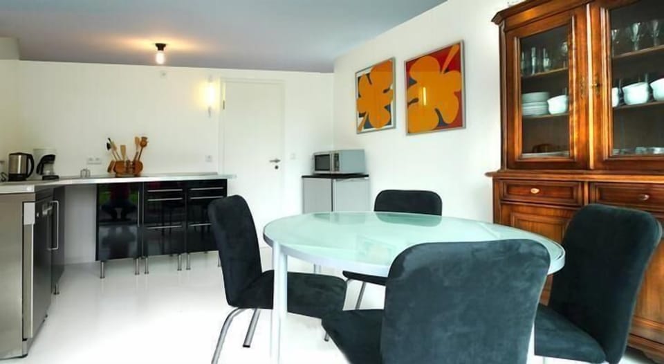 Dining area. Picture 4