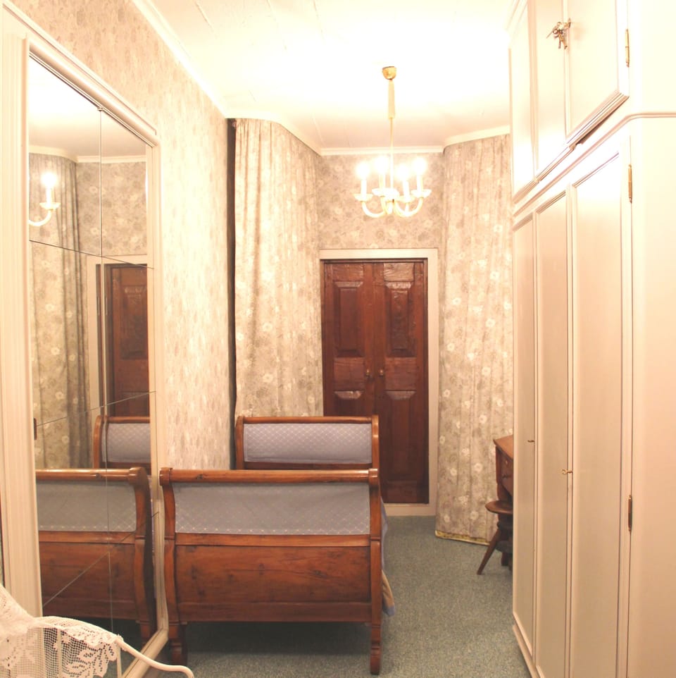 boudoir with single bed