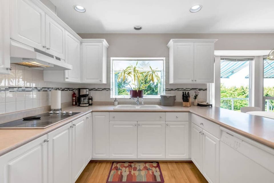 Kitchen with cabinets 