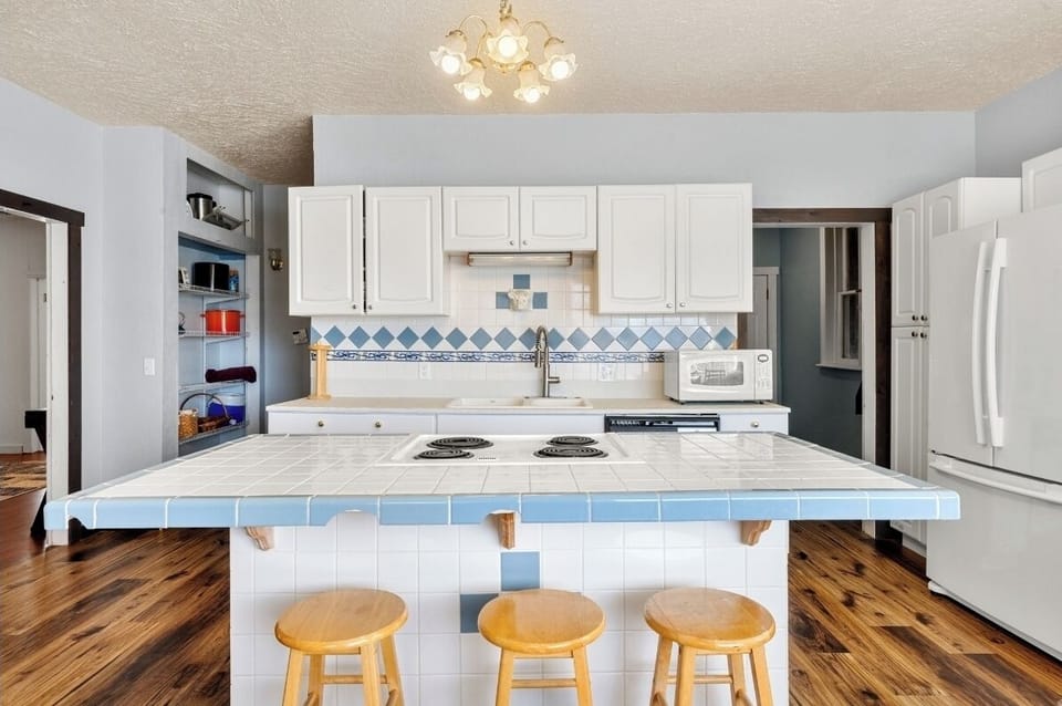 Kitchen from the entrance, front