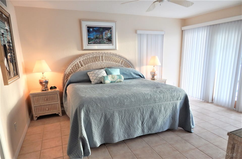 Main Level: Master Bedroom