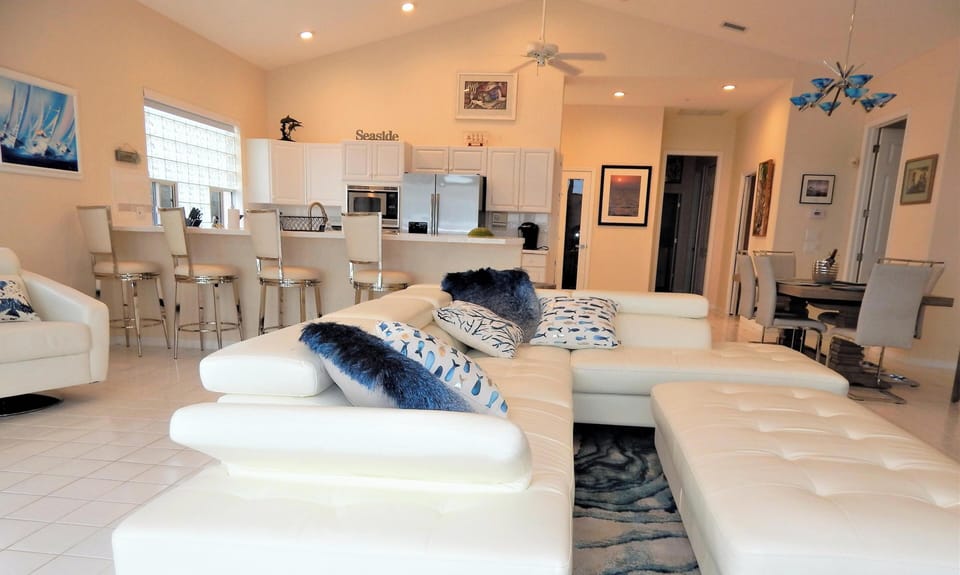 Upper Level: Open Concept Living Room, Dining Room and Kitchen