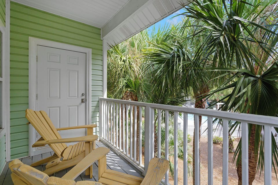 Key Lime Cottage Balcony