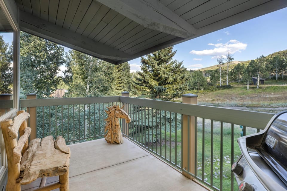 Balcony with Mountain View