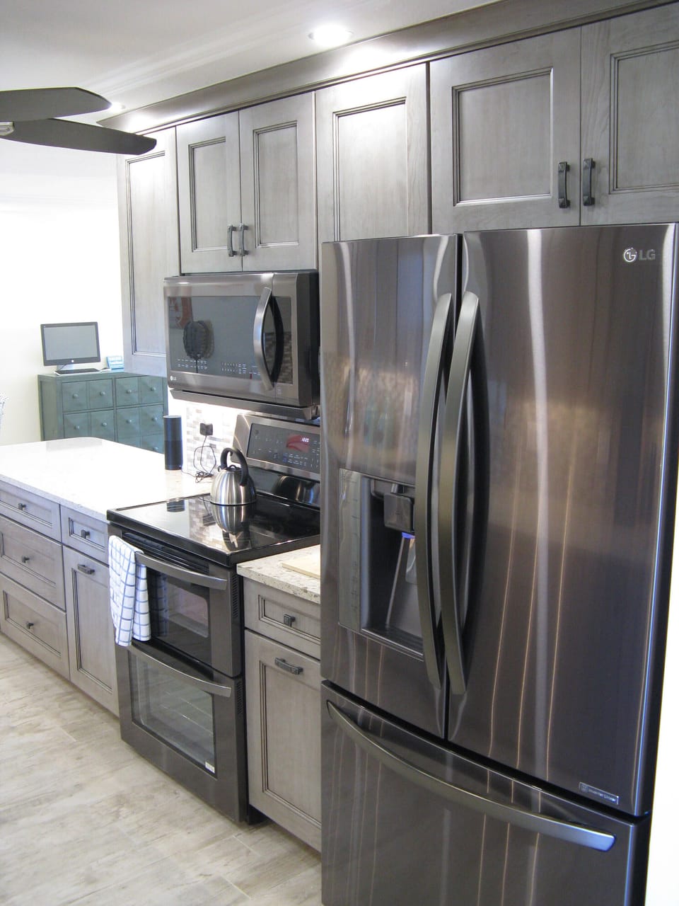 Fully equipped kitchen.