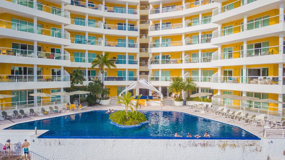 Infinity heated pool