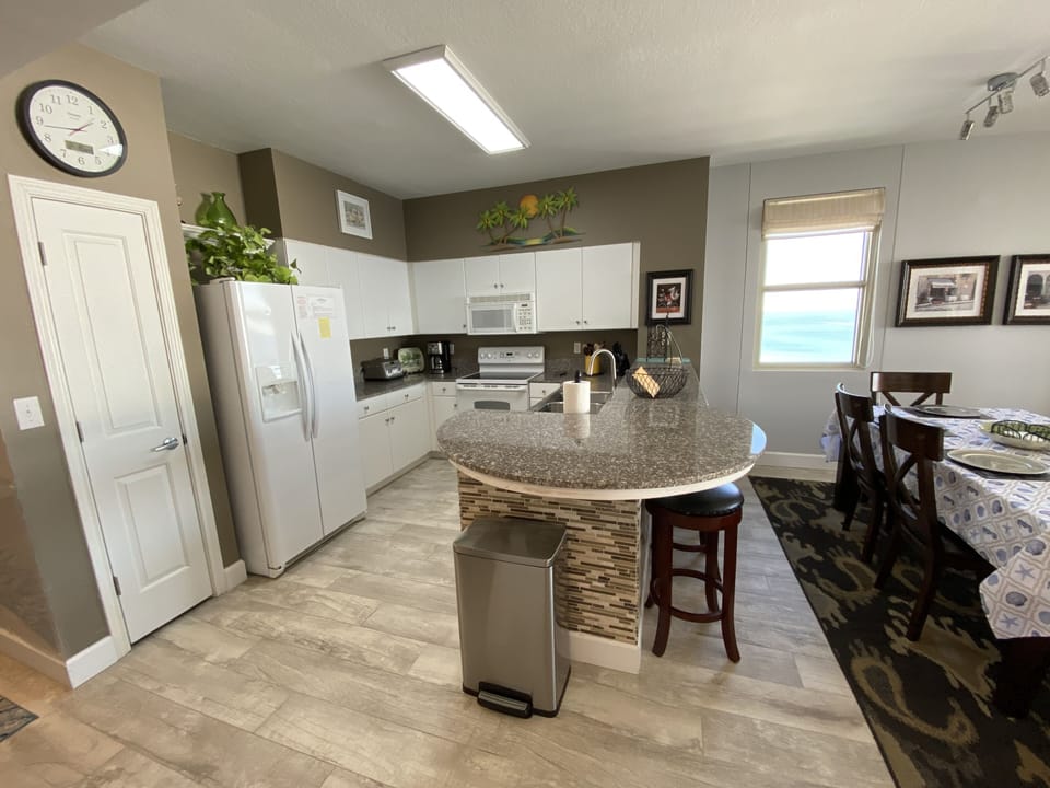 Kitchen/Dining area