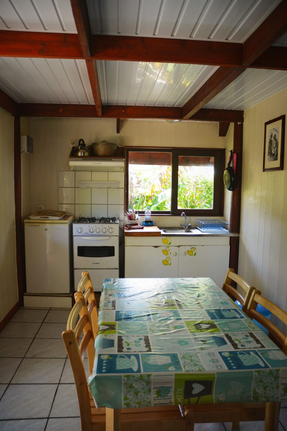 View kitchenet, dining table