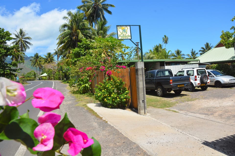 View on the street, entrance in parking
