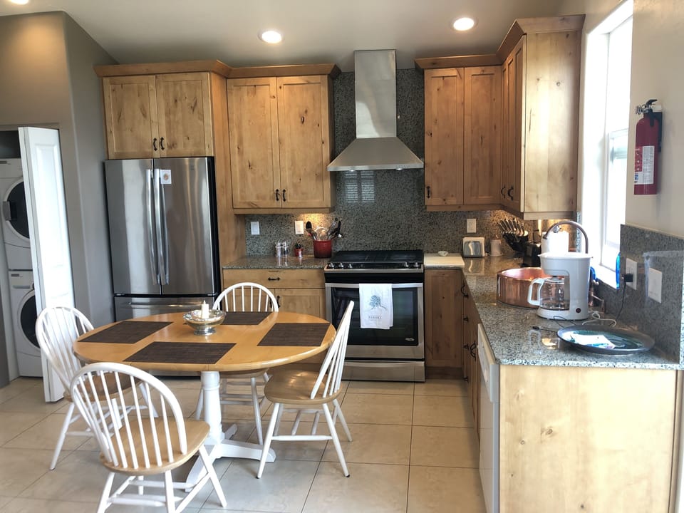 Fully equipped Stainless Steel Kitchen with gas stove, washer/dryer, Icemaker.