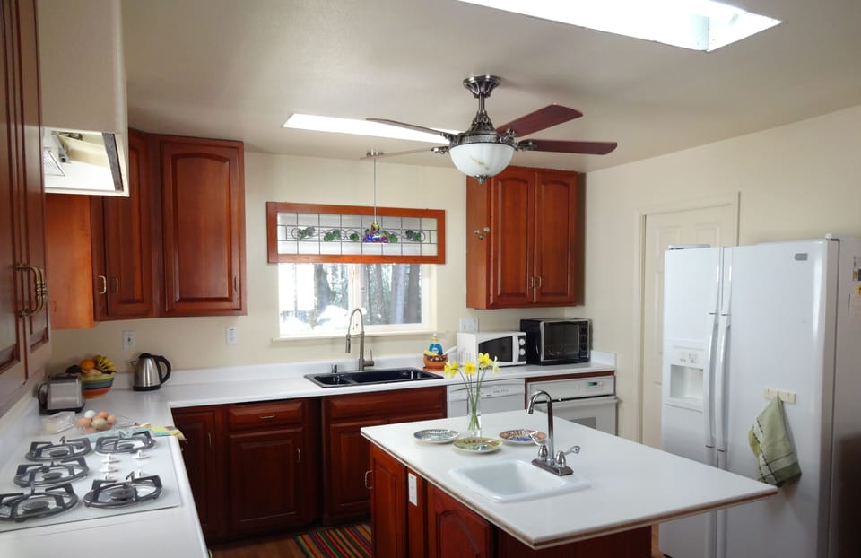 Kitchen has been updated since this photo.