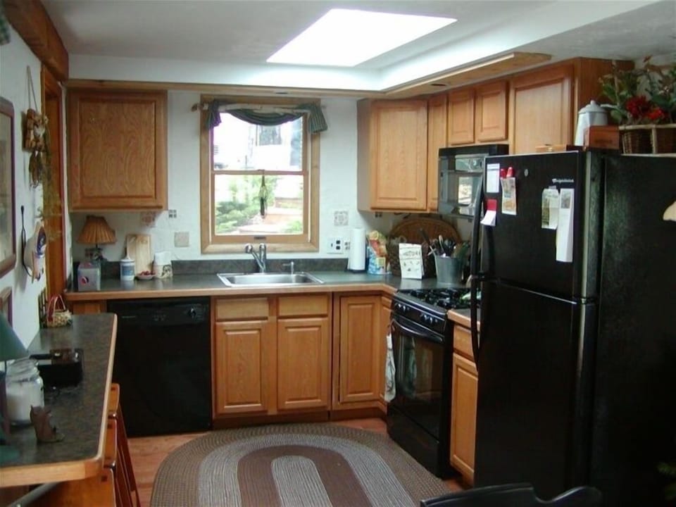 NEWLY REMODELED KITCHEN
