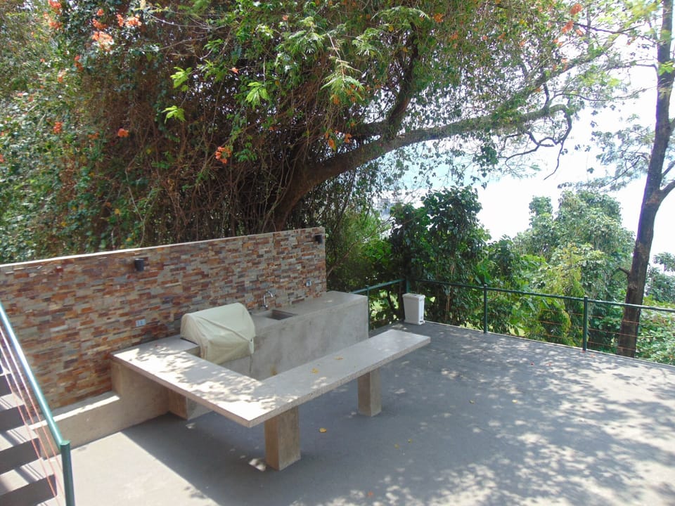 BBQ with 8 person seating capacity