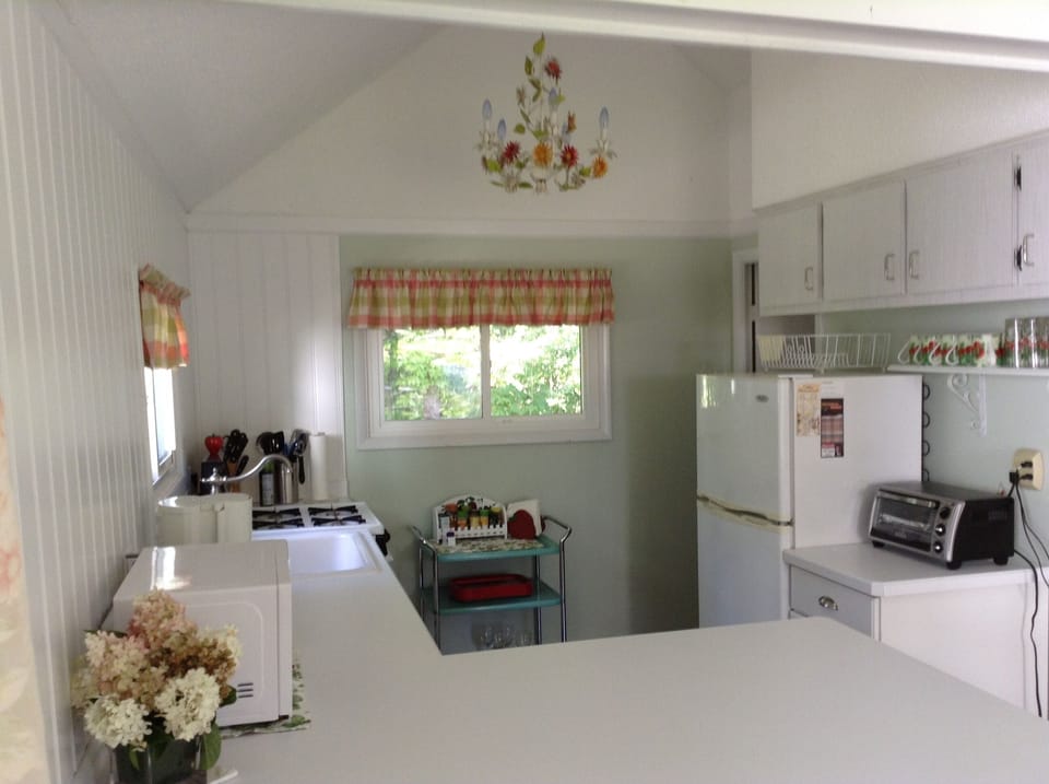Full brand new kitchen with breakfast bar
