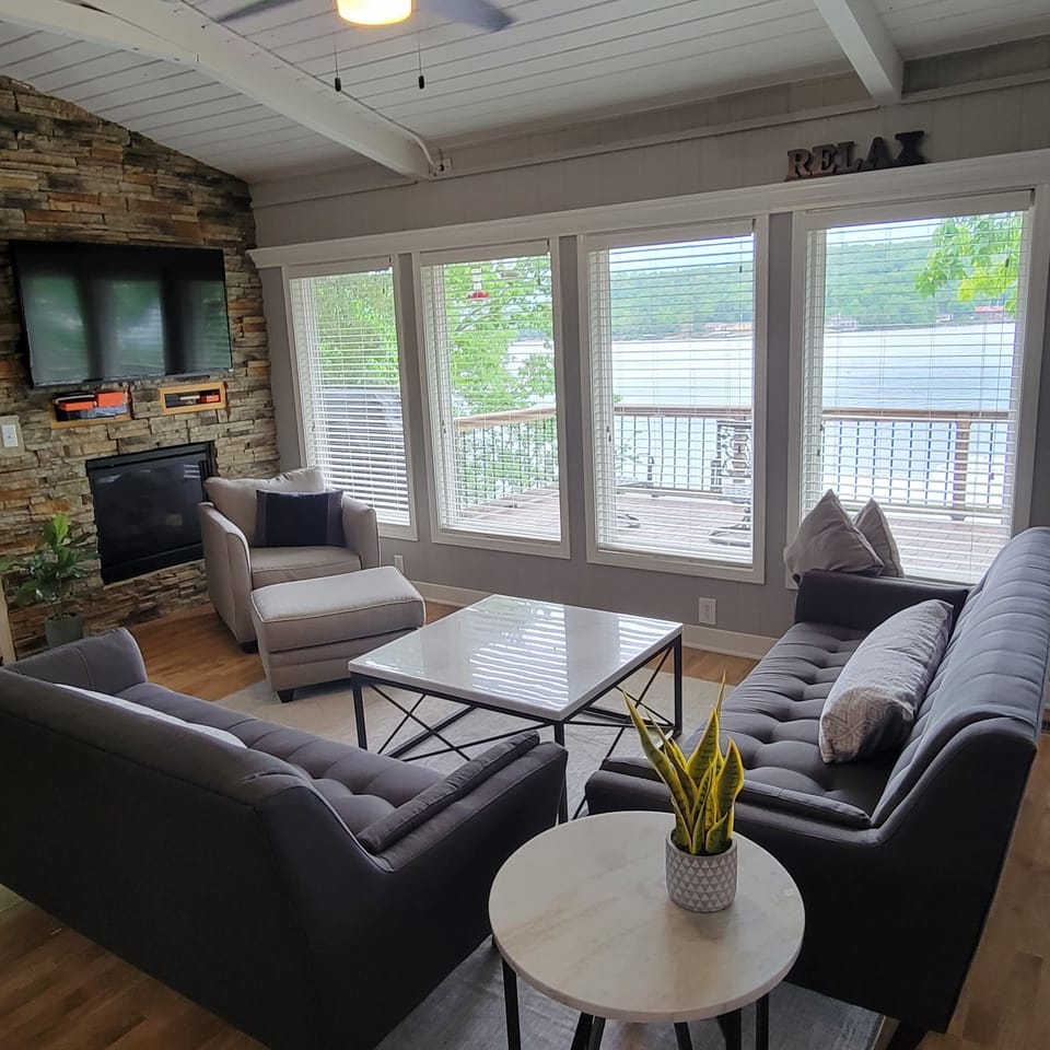 new furniture, wide open floorplan