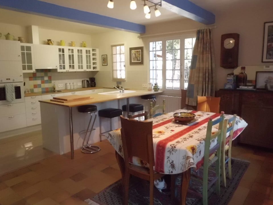 Open plan kitchen/dining area