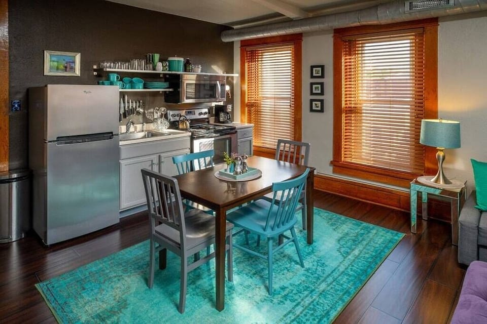 The kitchen contains everything you need to prepare a nice meal. 