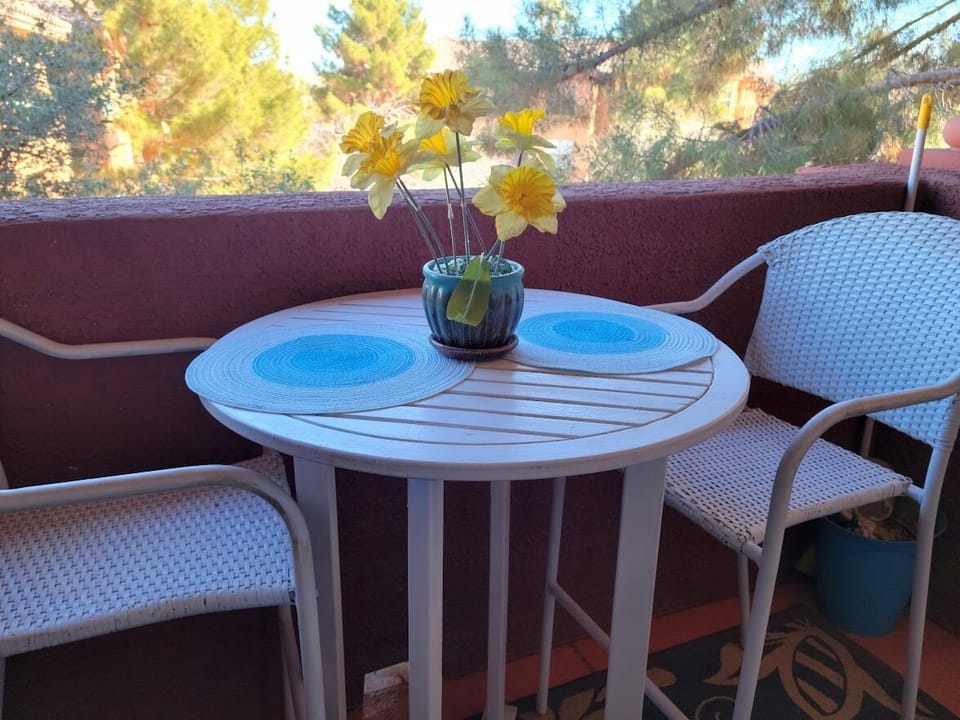 Balcony patio oerlooking large greenbelt.
