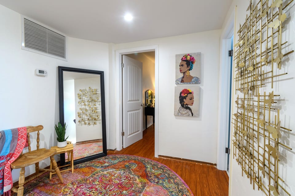 Hallways to UPSTAIRS rooms with full size bathroom. 